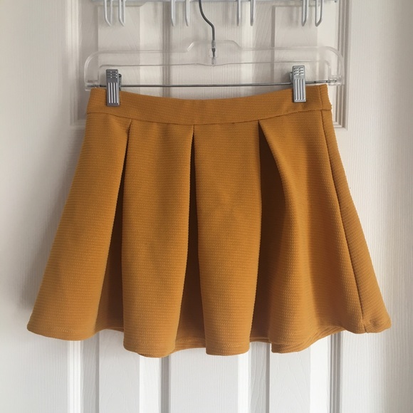 Forever 21 Mustard Yellow Pleated Skirt - Picture 1 of 4